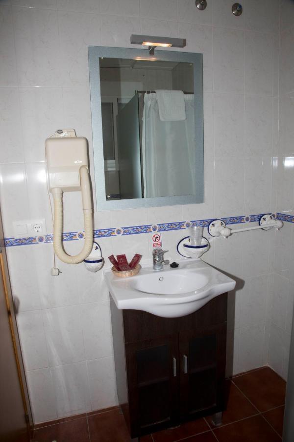 Hostal Cafeteria El Mero Zahora Bagian luar foto