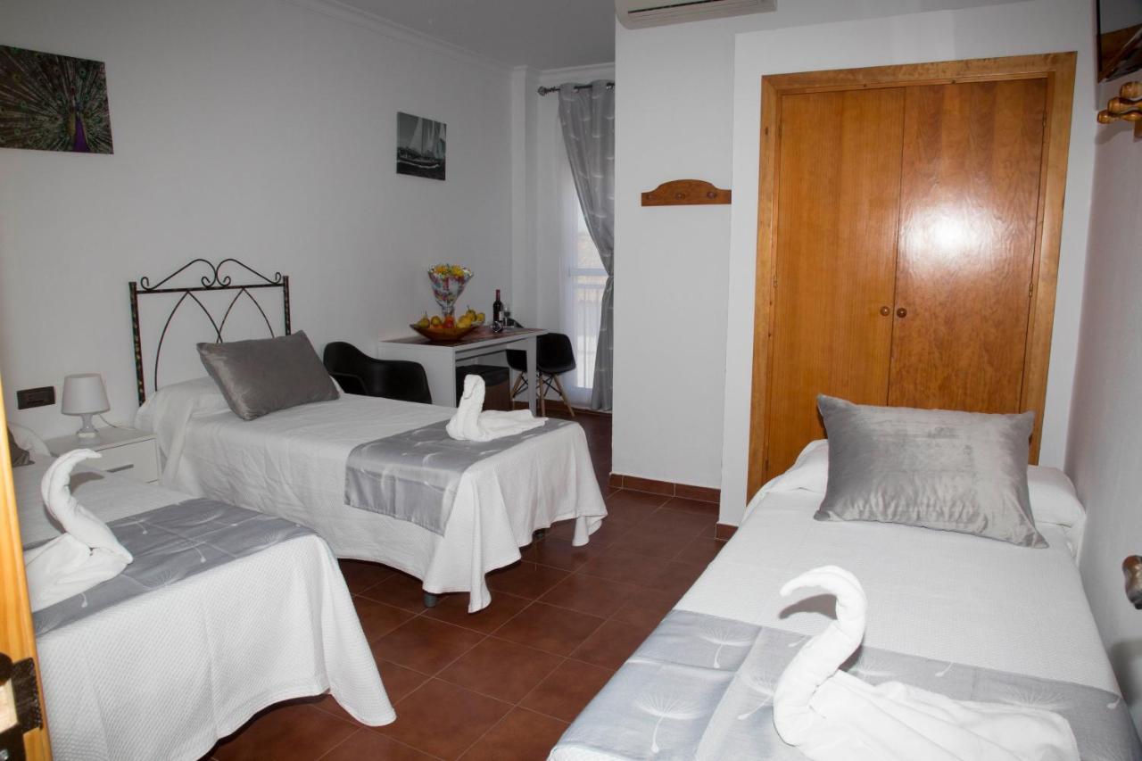 Hostal Cafeteria El Mero Zahora Bagian luar foto