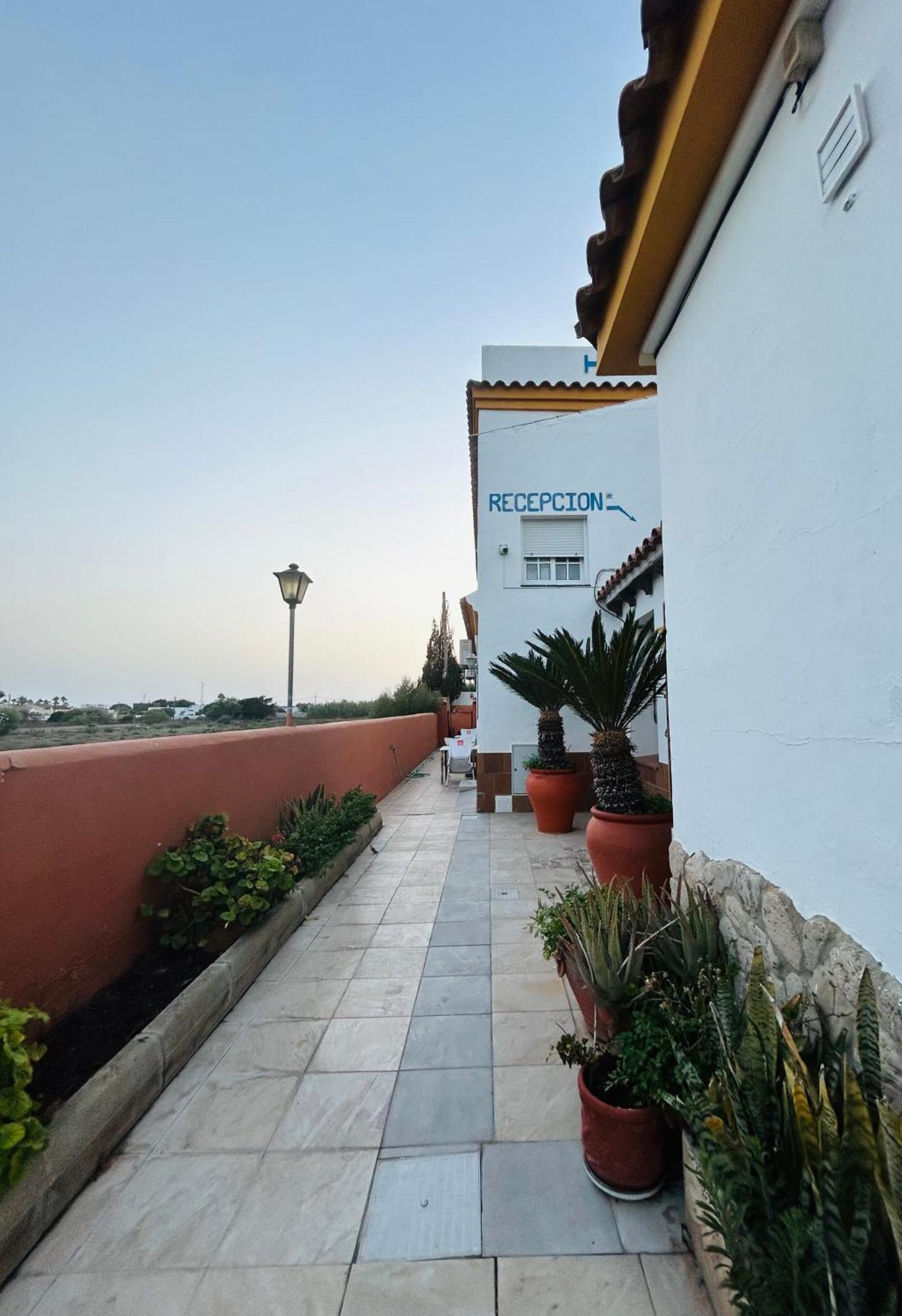 Hostal Cafeteria El Mero Zahora Bagian luar foto
